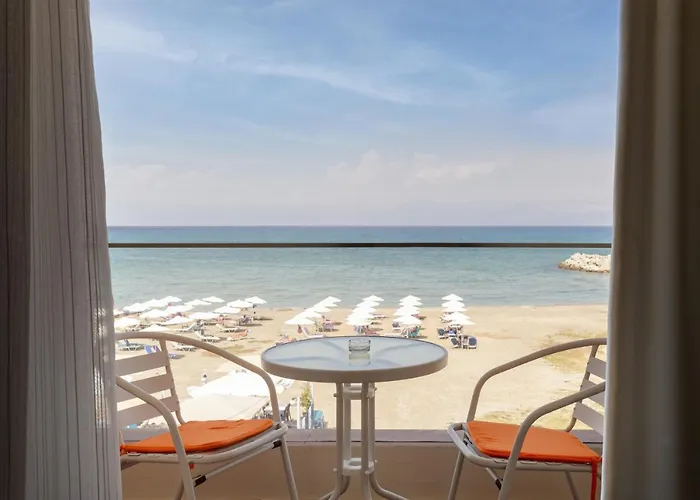 Aqua Luxury Suites By Estia