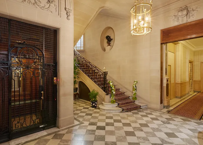 Hotel Raphael
