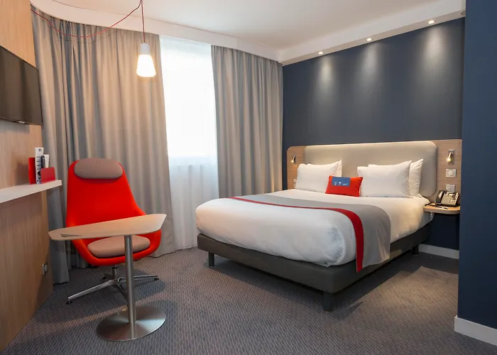 Holiday Inn Express Paris - Velizy By Ihg