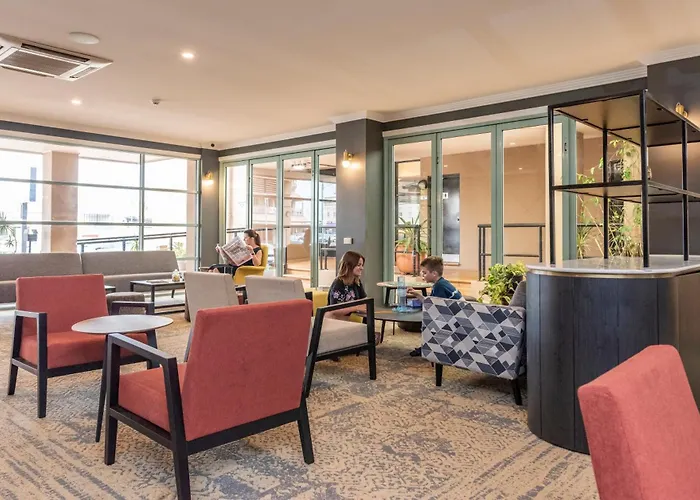 Burnett Riverside Hotel