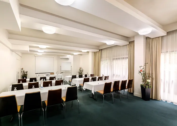 Best Western Plus Travel Inn