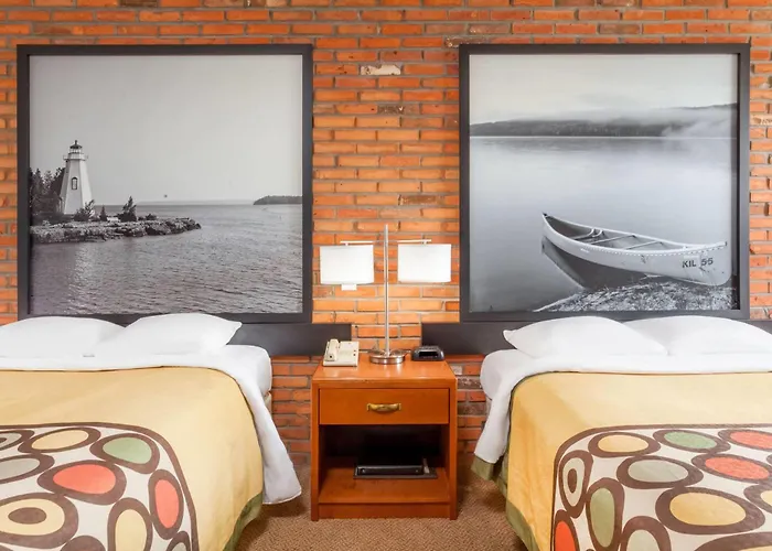Super 8 By Wyndham Sudbury On