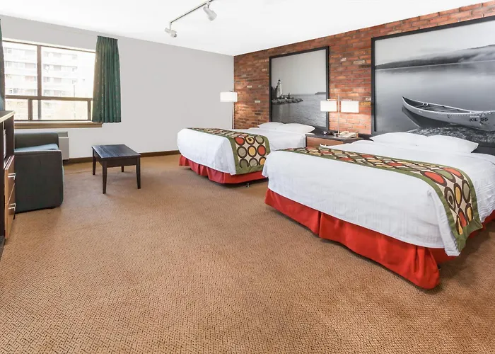 Super 8 By Wyndham Sudbury On