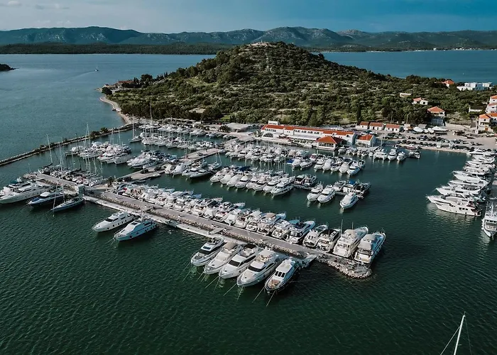 Hotel Stomorin-Marina Hramina