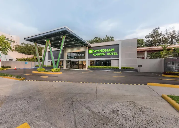 Wyndham Garden Guadalajara Expo Plaza del Sol