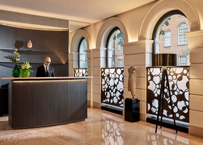 Como The Halkin