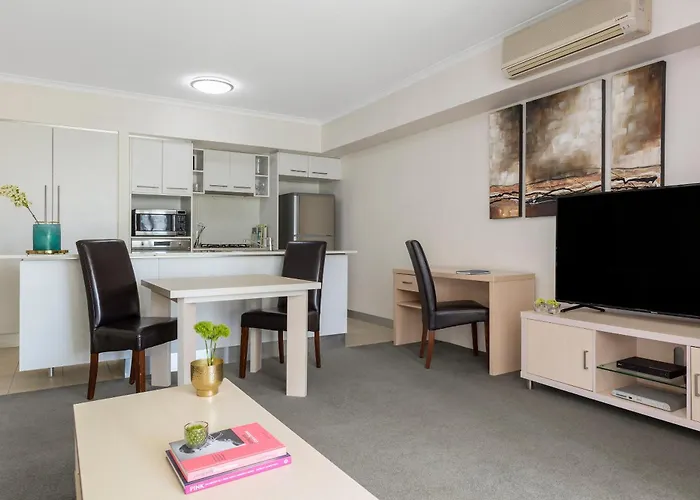 Oaks Brisbane River City Suites