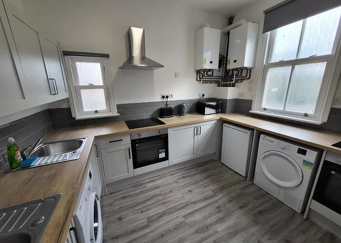 Nottingham Forest Rd, Short Stays