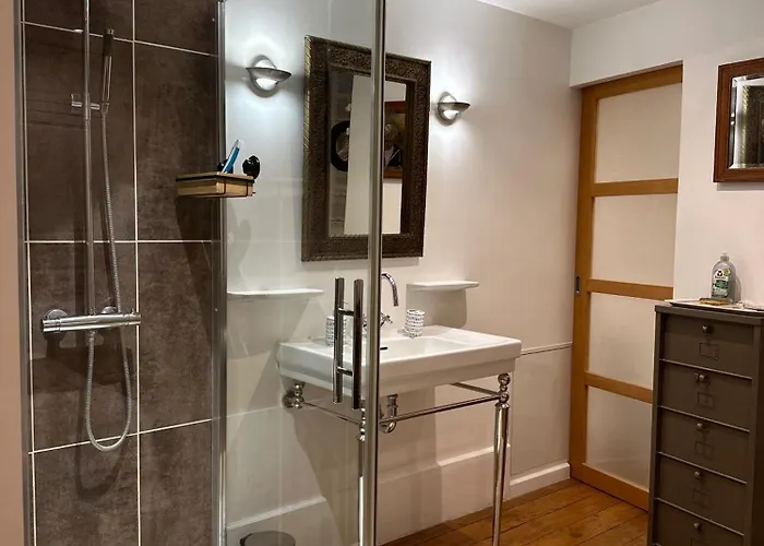 Chambre de charme au coeur du vieux Valence - Confort&Calme