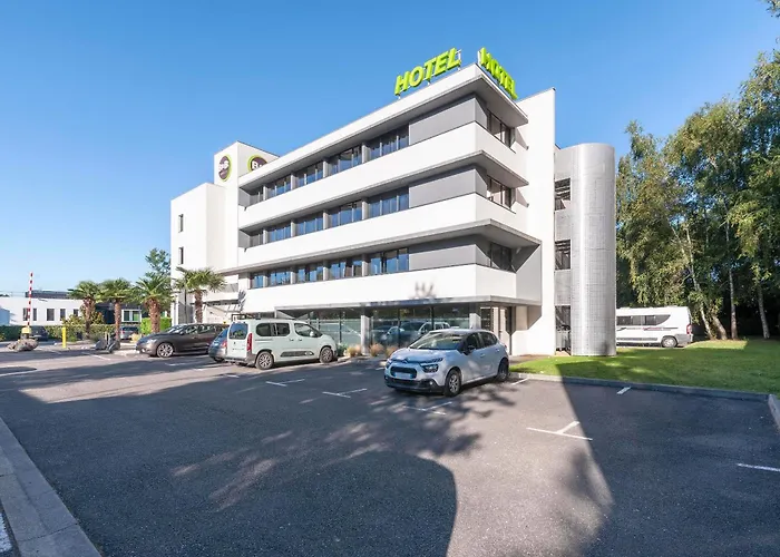 B&B HOTEL Pau Zénith