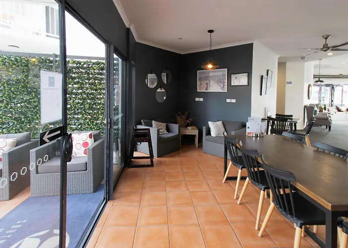 Coffee House Apartment Motel