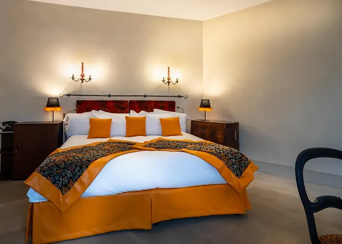 Le Clos Violette et Le 11 D'Aglaé - Hôtel de Charme Design de Luxe LʼIsle-sur-la-Sorgue