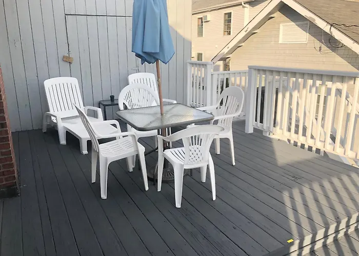 Sandpiper Beachfront Motel
