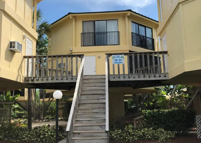 Coco Plum Beach & Tennis Club & Marina Marathon