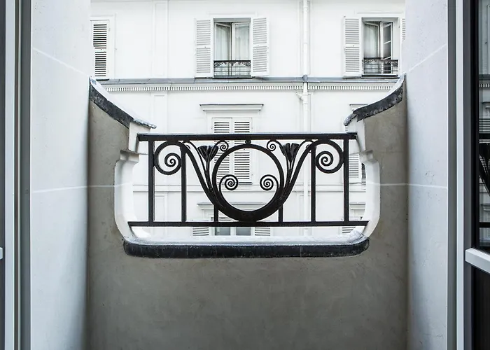 Hôtel du Rond-point des Champs-Élysées - Esprit de France
