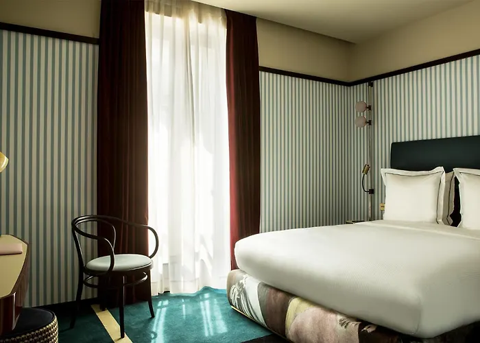 Hôtel du Rond-point des Champs-Élysées - Esprit de France