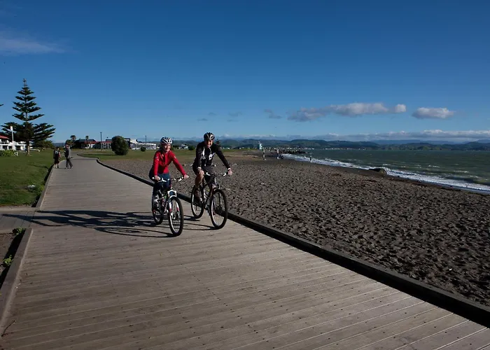 Navigate Seaside & Apartments