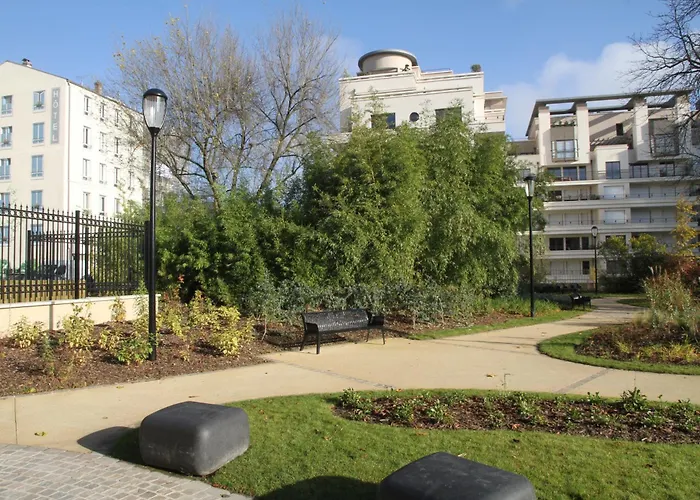 Best Western Rives de Paris La Defense