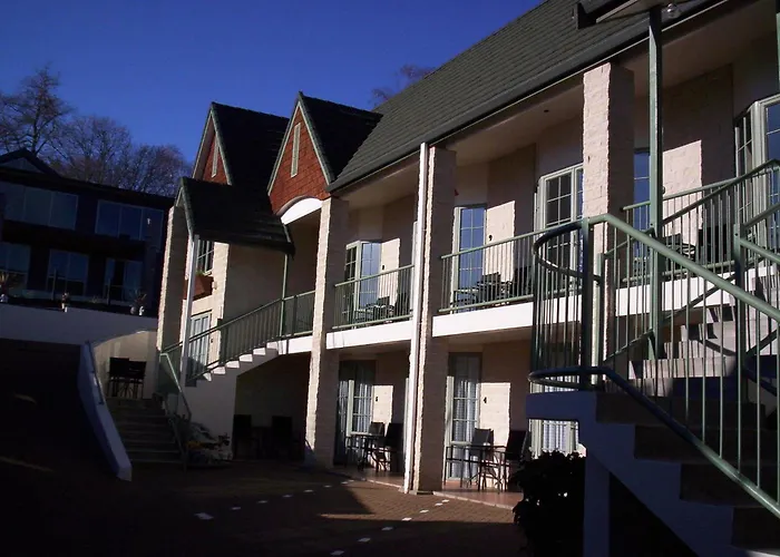 Colonial Lodge Motel