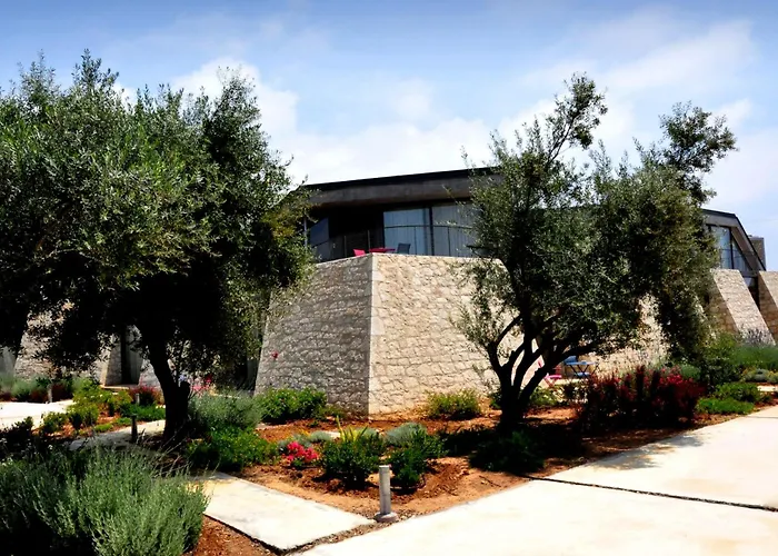 Leivatho Hotel