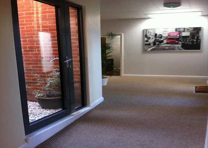 Lyall Apartment Hotel