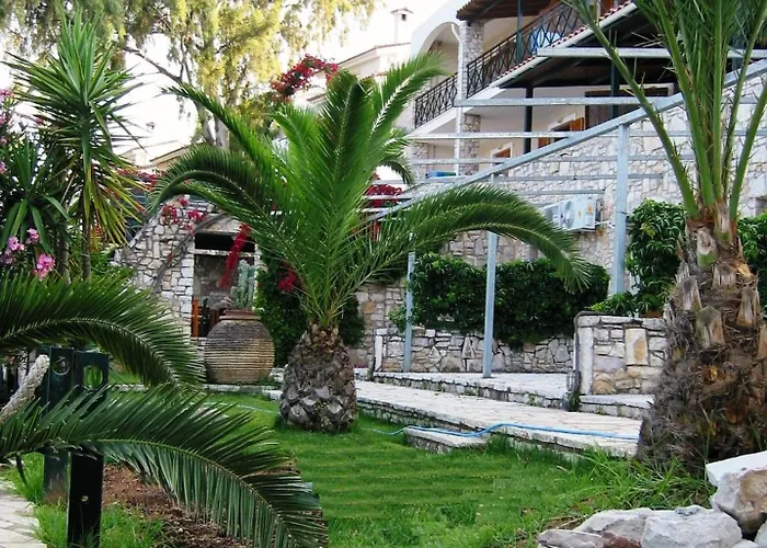Grekis Beach Hotel And Apartments