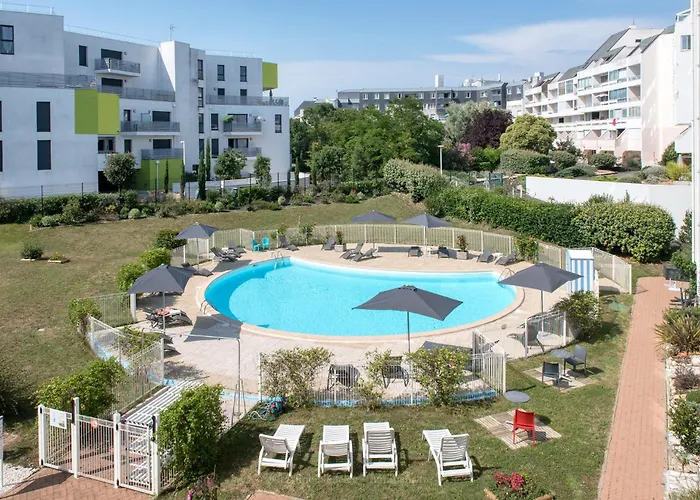Résidence avec Piscine face au port 200m plage La Rochelle 