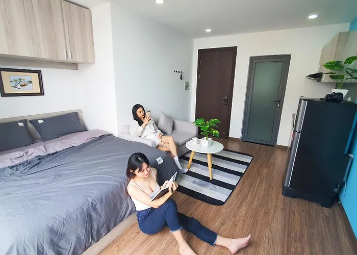 Art - Tina And Apartments