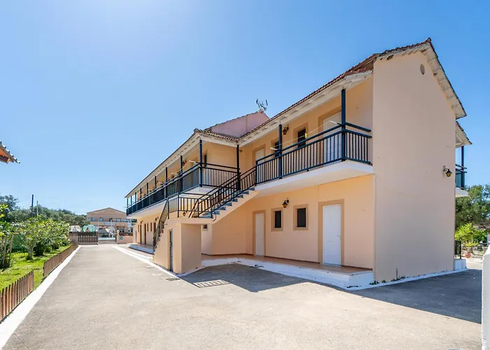 Sandy Beach Complex - Poolside Studios & Seaside Apartments