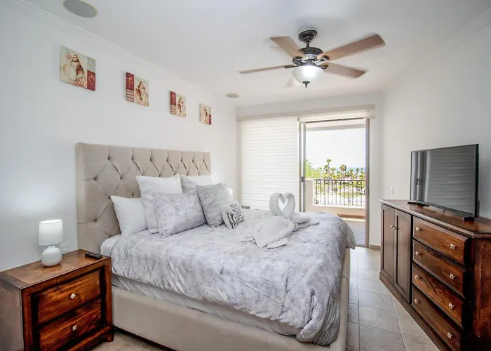 Casa Blanca Golf Villas