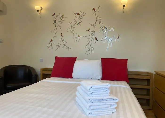 Lyall Apartment Hotel