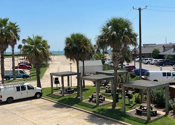 Cozy Galveston Beach Front Condo