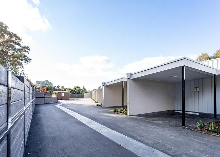 Clare Hillside Apartments
