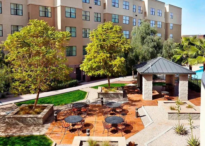 Courtyard Phoenix North / Happy Valley