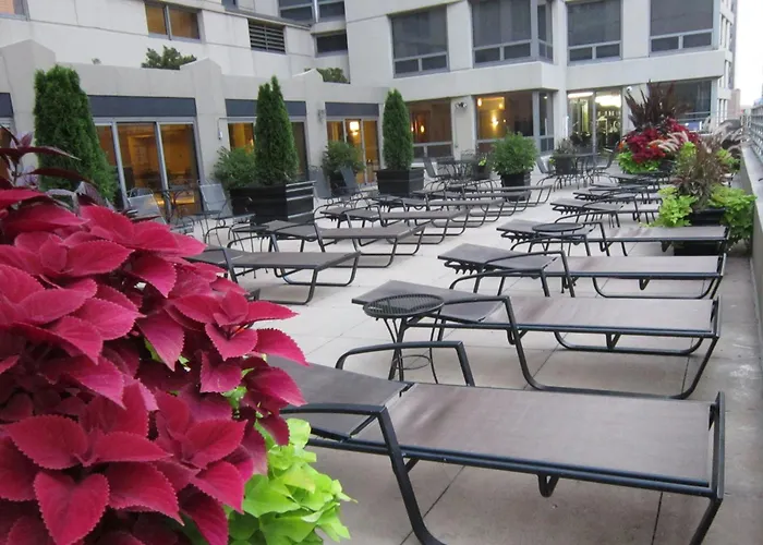 Courtyard By Marriott Chicago Downtown/River North