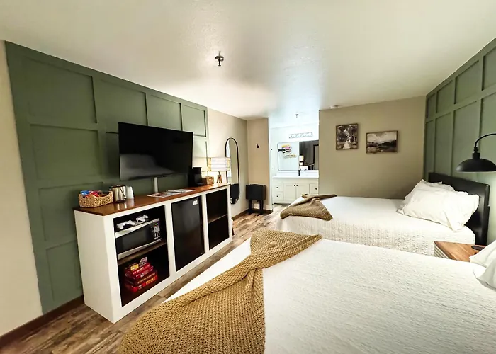 Jonesbones Room At White Wing Lodge- Silver Dollar City Getaway
