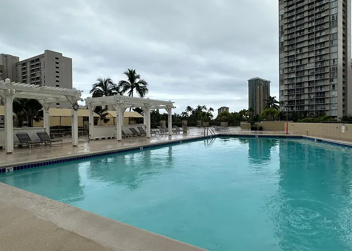 Vacation Rental Studios At Hawaiian Monarch