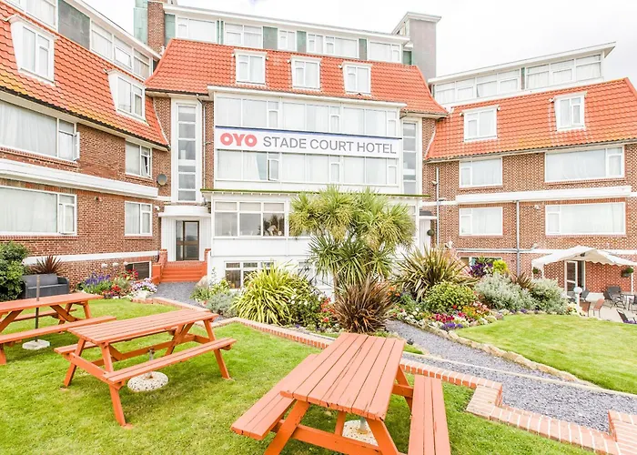 Oyo Stade Court Hotel