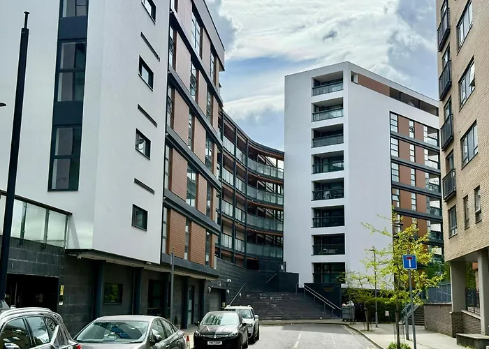 Deluxe Entire Apartment With 2X Bedrooms, 2X Bathrooms And A Big Living Room In The Olympic Park And Westfield At Stratford