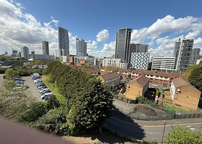 Deluxe Entire Apartment With 2X Bedrooms, 2X Bathrooms And A Big Living Room In The Olympic Park And Westfield At Stratford
