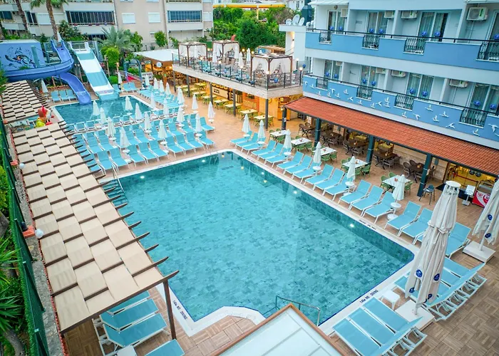 Club Big Blue Suit Hotel