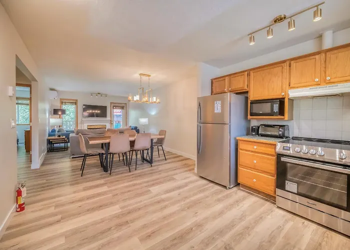 Bow Valley Chalets-Entire 2 King Bedrooms Townhouse