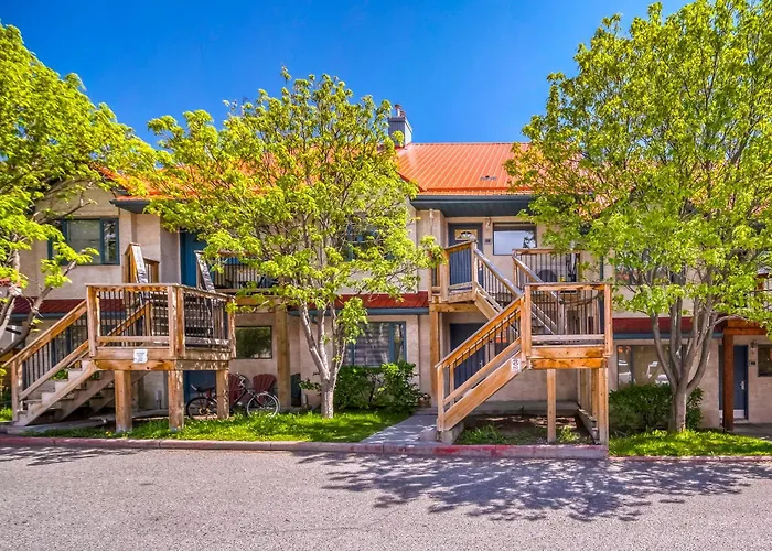 Bow Valley Chalets-Entire 2 King Bedrooms Townhouse
