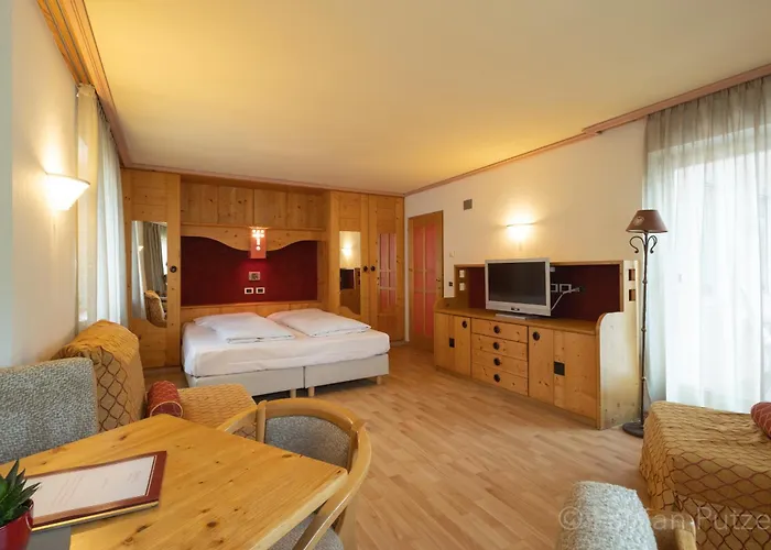 Aparthotel Ciasa La Ro San Cassiano 