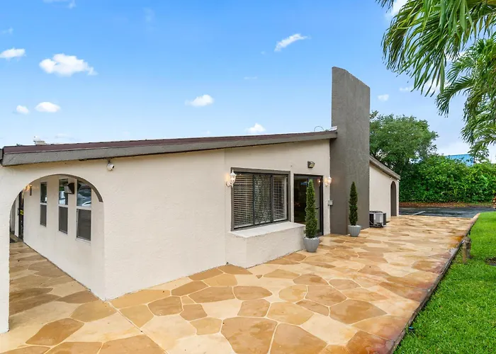 Super 8 By Wyndham Lantana West Palm Beach