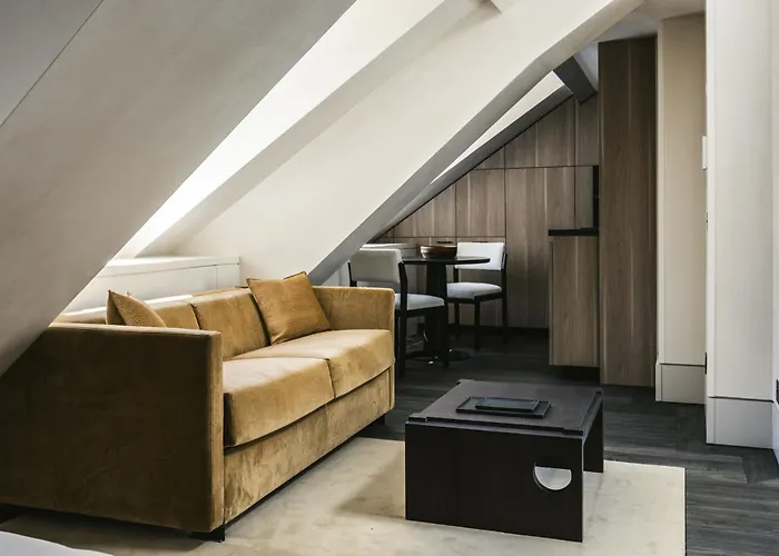 Mondovi Luxury