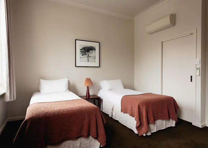 Naughtons Hotel