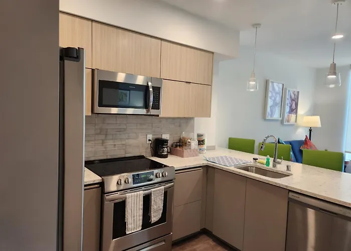 Urban Gorgeous Hollywood Living With Rooftop Views And Bbq, Gym