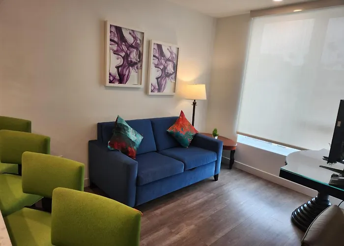 Urban Gorgeous Hollywood Living With Rooftop Views And Bbq, Gym