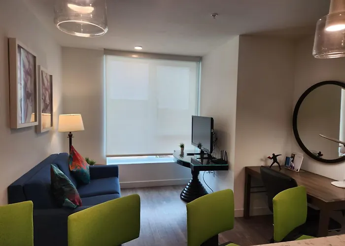 Urban Gorgeous Hollywood Living With Rooftop Views And Bbq, Gym